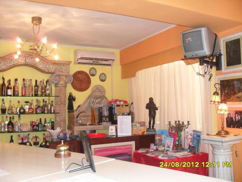 a room with a store with a shelf of bottles at Hotel Blumentag in Paola