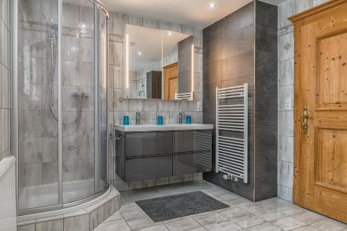 a bathroom with a shower and a sink at Sportchalet Zillertal in Uderns