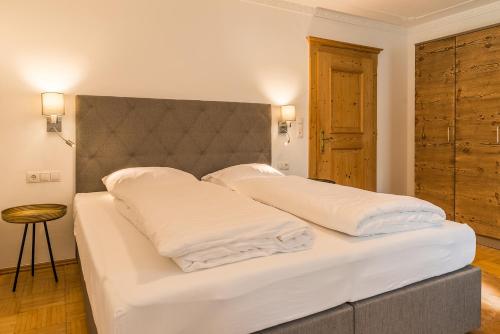 a bedroom with two beds with white pillows at Sportchalet Zillertal in Uderns