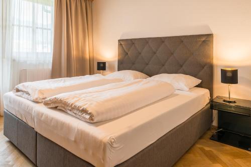 a bedroom with a large bed with a large headboard at Sportchalet Zillertal in Uderns