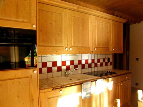 Dapur atau dapur kecil di Apartment A 01 in St Martin de Belleville