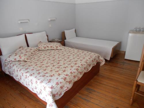 Cama o camas de una habitación en Hotel Bretagne