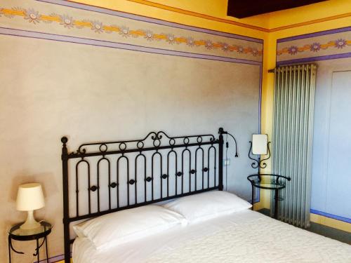 a bedroom with a bed and two side tables at Le Antiche Mura in Semproniano