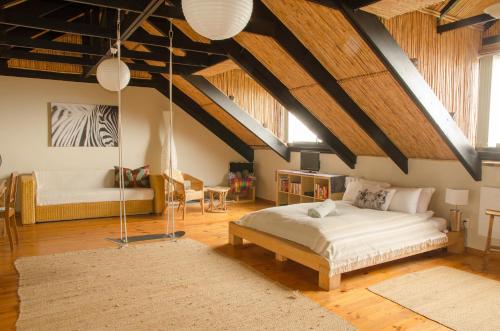 Postel nebo postele na pokoji v ubytování Sundowner Loft