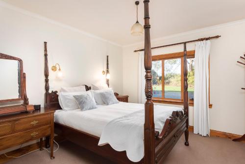 Posteľ alebo postele v izbe v ubytovaní Killynaught Spa Cottages