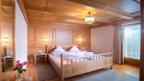 Postel nebo postele na pokoji v ubytování Haus Veidlis, Familie Obkircher