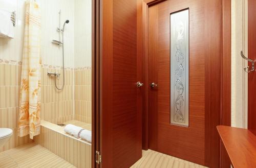 Ванна кімната в Russky Capital Hotel