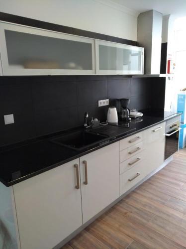 Mary Jane Apartment Funchal by Rentallido