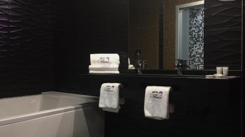 Bilik mandi di Motel Venus Madrid Norte