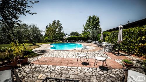 Bazén v ubytování Podere di Vignantica nebo v jeho okolí