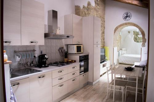Kuchyň nebo kuchyňský kout v ubytování Le Vecchie Mura Apartment