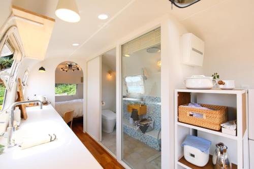 Ett badrum på Holly Camp Airstream Villa Amami