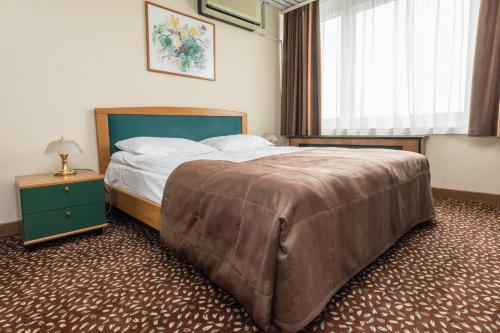 Llit o llits en una habitació de Hotel Yubileiny
