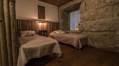 Tempat tidur dalam kamar di Lemettilä Countryside Accommodation