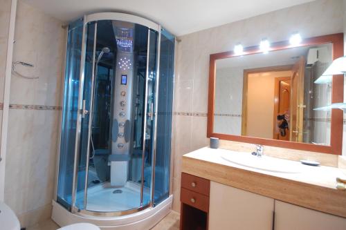 ห้องน้ำของ Lets Holidays Centric Apartment in Tossa de Mar
