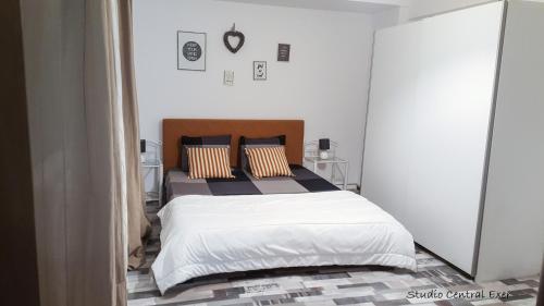 a bedroom with a bed and two pillows on it at Studio Central Exer II in Bucharest