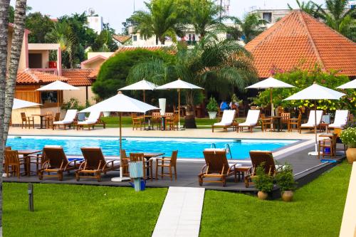 La alberca dentro o cerca de Hôtel Elaïs