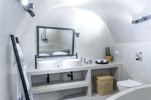 Gallery image of Delta Suites in Oia