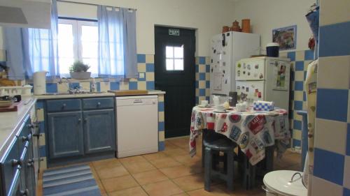 Dapur atau dapur kecil di Casa do Pinheiro