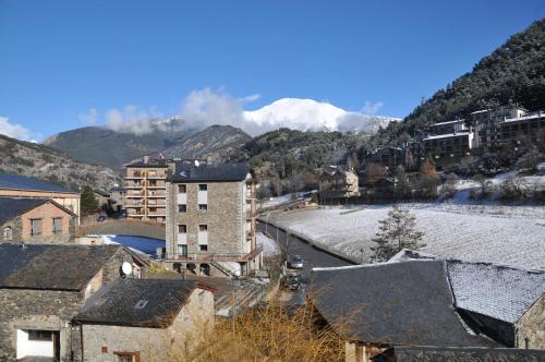  Residencia Aldosa -  Room  picture :   Shower    Bath    TV                           