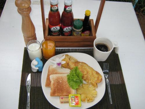a plate of food on a table with drinks at BanJankapor in Kaeng Krachan