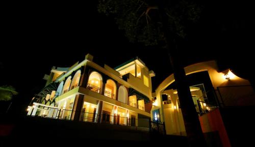 a large building at night with lights at Vista Del Lago in Ambalavayal