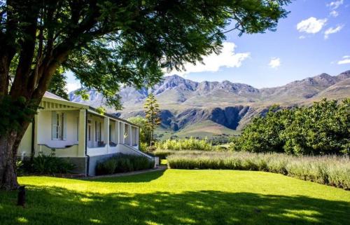 Landskap semula jadi dekat dengan the country house
