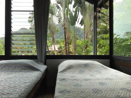 Postel nebo postele na pokoji v ubytování Khao Sok Homestay Resort