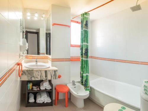 a bathroom with a sink and a toilet and a shower at Magic Tropical Splash in Cala de Finestrat