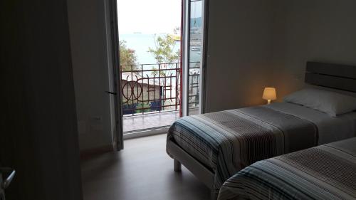 Ένα ή περισσότερα κρεβάτια σε δωμάτιο στο Residenza Lux fronte mare