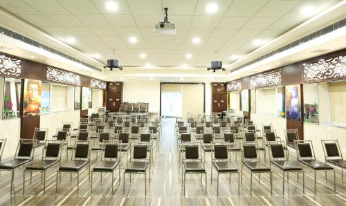 a conference room with chairs in the middle at Treebo C Plaza in Vijayawāda