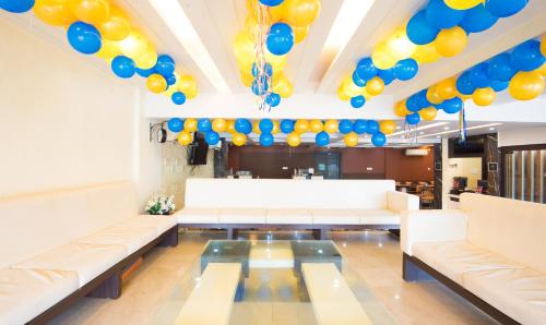 a room with yellow and blue balloons hanging from the ceiling at Treebo King'S Court Chandrasekharpur in Bhubaneshwar