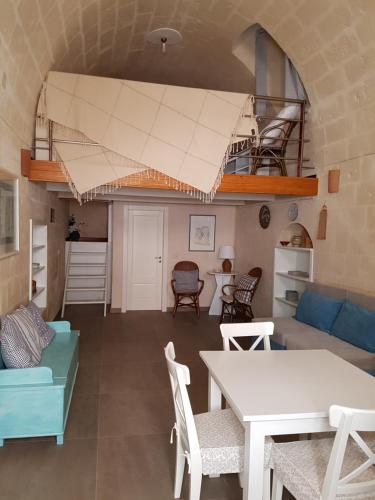 a living room with a couch and a table at Casa Elena in Matera