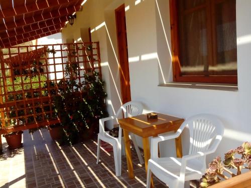 Χώρος καθιστικού στο Drakano Rooms Ikaria Faros