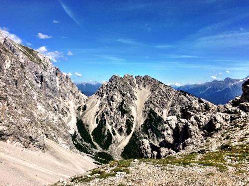 a view of a rocky mountain with mountains in the background at Pension Aschlandhof in Obsteig