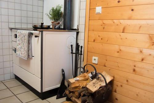 a kitchen with a stove and a counter top at Gomig Hütte in Obernussdorf