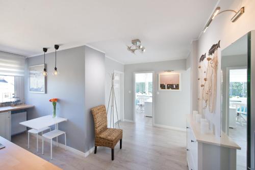 a kitchen and dining room with a table and chairs at Pomorskie Apartamenty Ceynowy 1 Deluxe in Sopot