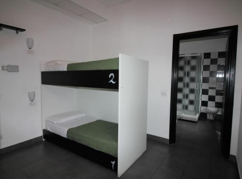 Una cama o camas en una habitación de NEW GENERATION HOSTEL Milan center