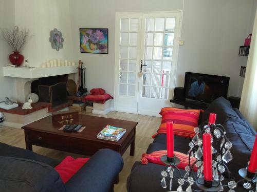 a living room with a couch and a coffee table at Maison MARYSA in Mérignac