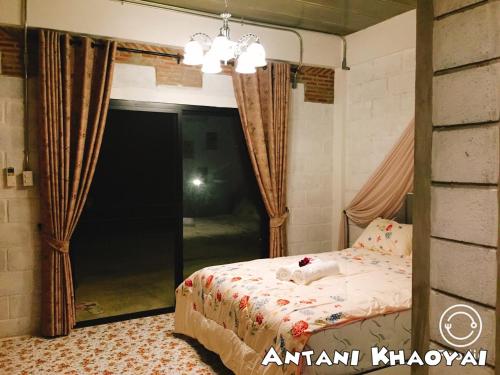 Postel nebo postele na pokoji v ubytování Antani Home @Khaoyai
