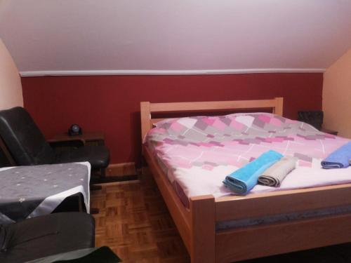 Postel nebo postele na pokoji v ubytování Guest house Mirijevski Konak