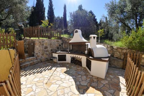 Κήπος έξω από το Magdalini Apartments
