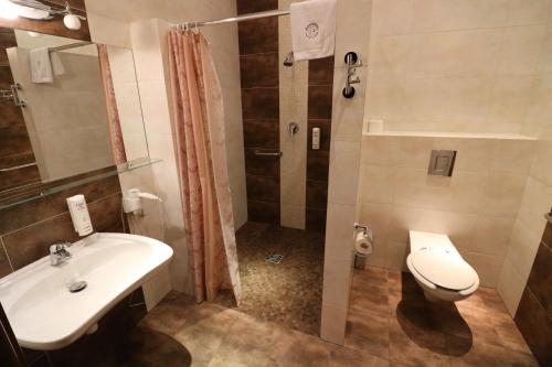 Ένα μπάνιο στο Hotel Marzanna