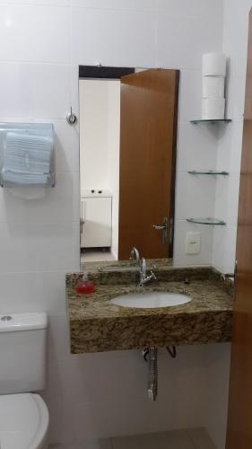 Ett badrum på Quitinete Balneário