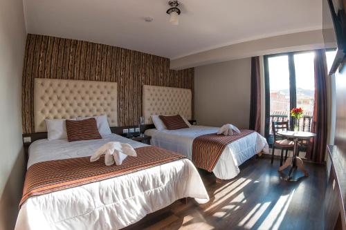 Giường trong phòng chung tại Ureta Hotel