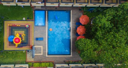 an overhead view of a swimming pool in a house at ibis Styles Goa Calangute - An Accor Brand in Calangute