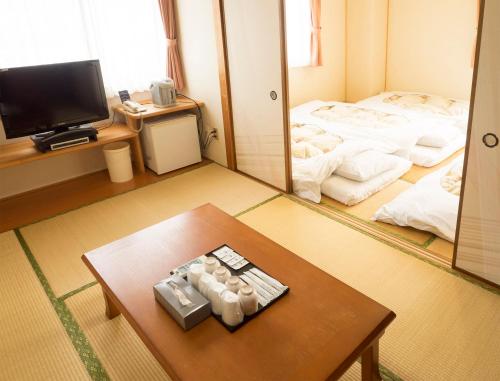 Postel nebo postele na pokoji v ubytování Hikone Station Hotel