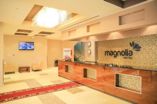 Area lobi atau resepsionis di Magnolia Hotel & Conference Center