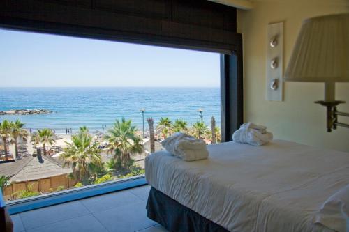 Ένα ή περισσότερα κρεβάτια σε δωμάτιο στο Gran Hotel Guadalpín Banus