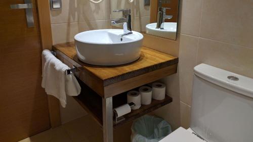 a bathroom with a sink and a toilet at Hostal Talabart in Les